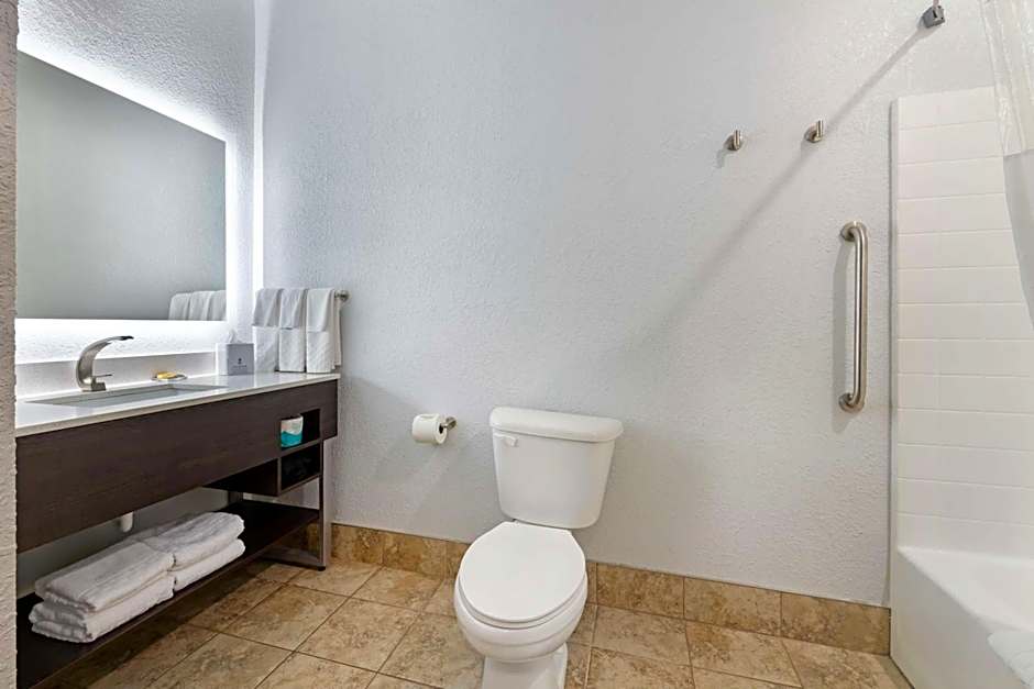 Best Western Plus Appleton Airport Mall Hotel