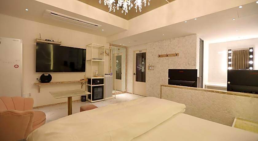 February Hotel SeongSeo