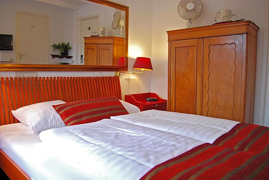 Amsterdam House Hotel