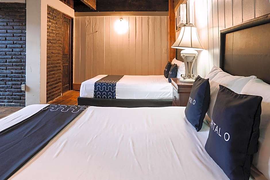 Capital O Hotel Villa Azura