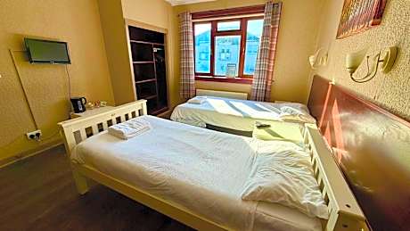 Standard Twin Room with Shared Bathroom