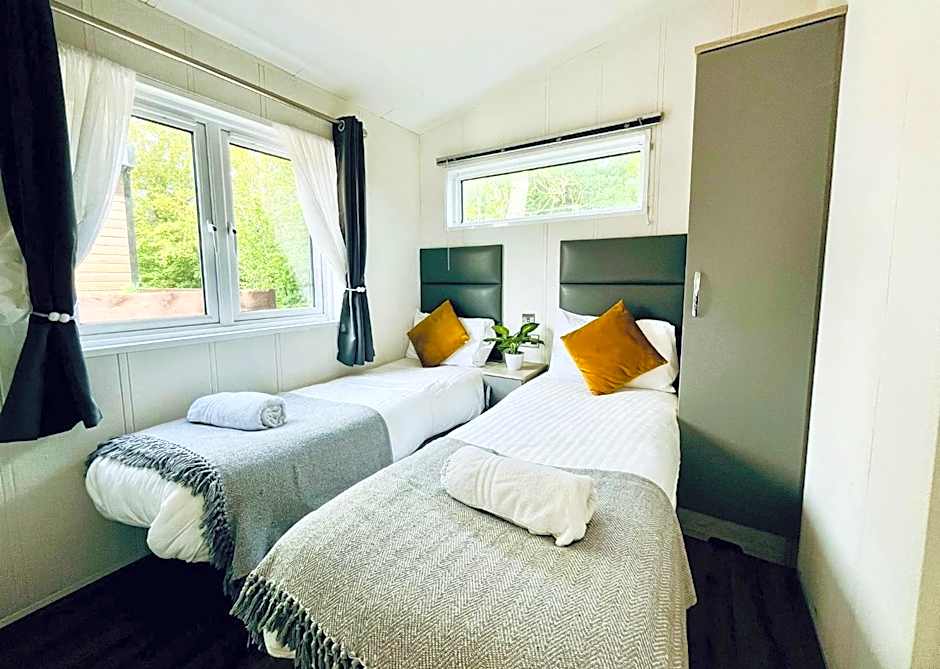 Black Bull Retreat, Barmston with Private Hot Tubs