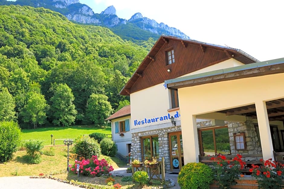 LA SOURCE Jacquet depuis 1954 Hôtel et Studio