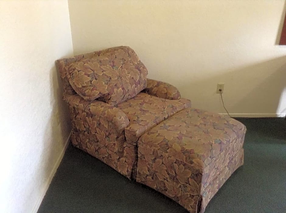 American Inn & Suites