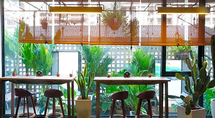 YOLO Bangkok Boutique Hotel