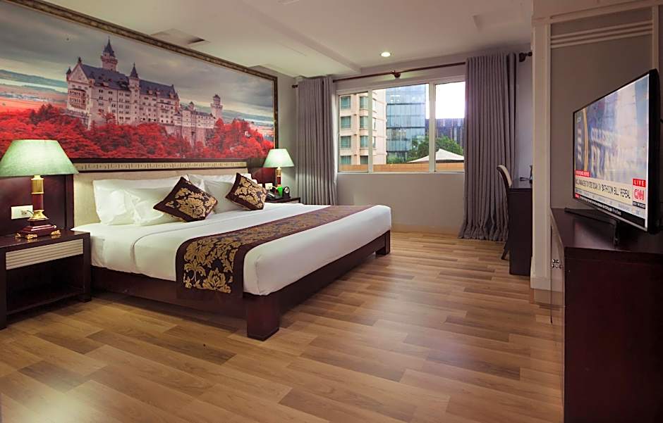 Photo 1 of 5 of Executive lounge access, Suite, 1 King