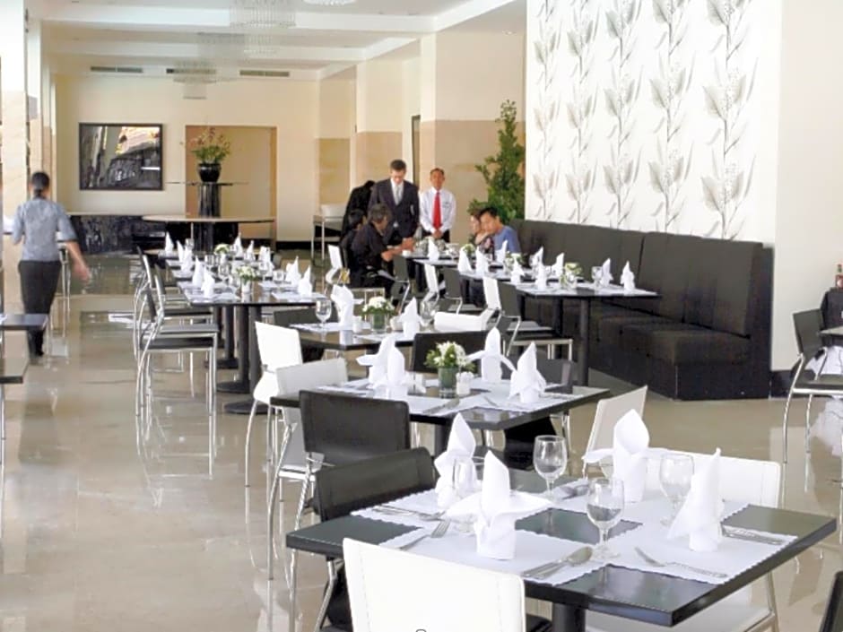 Sintesa Peninsula Hotel