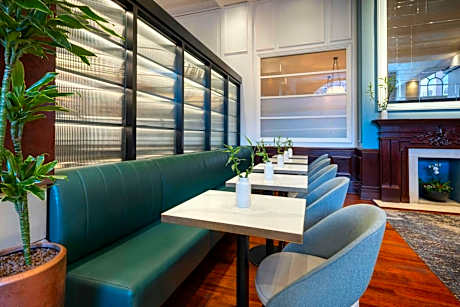 Rochester Suite with City View, Executive Lounge Access