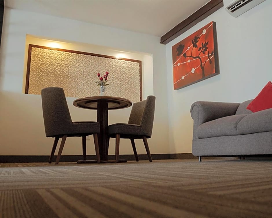 Ramada Plaza by Wyndham Leon