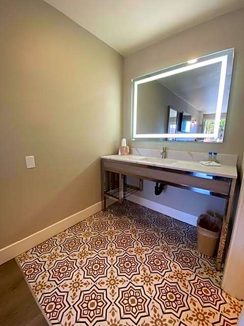 Super 8 by Wyndham Oceanside Downtown