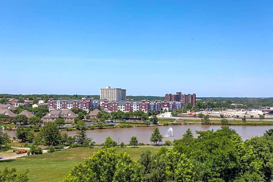 Holiday Inn Express & Suites Laurel Lakes By IHG