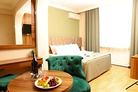 Deluxe Room (1 adult + 1 child)