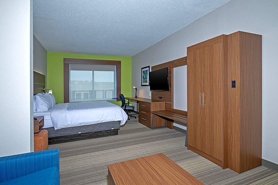 Holiday Inn Express Hotel & Suites Woodbridge By IHG