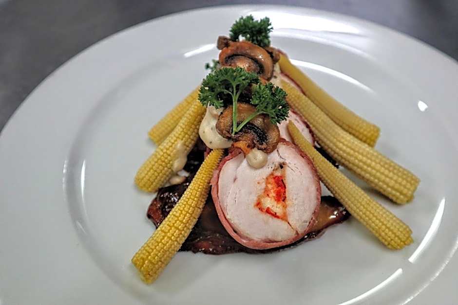 Hlosi Game Lodge - Amakhala Game Reserve