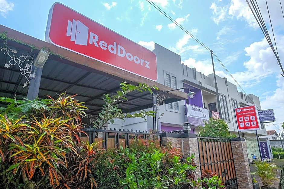 RedDoorz Syariah near Kampus UNSOED Purwokerto