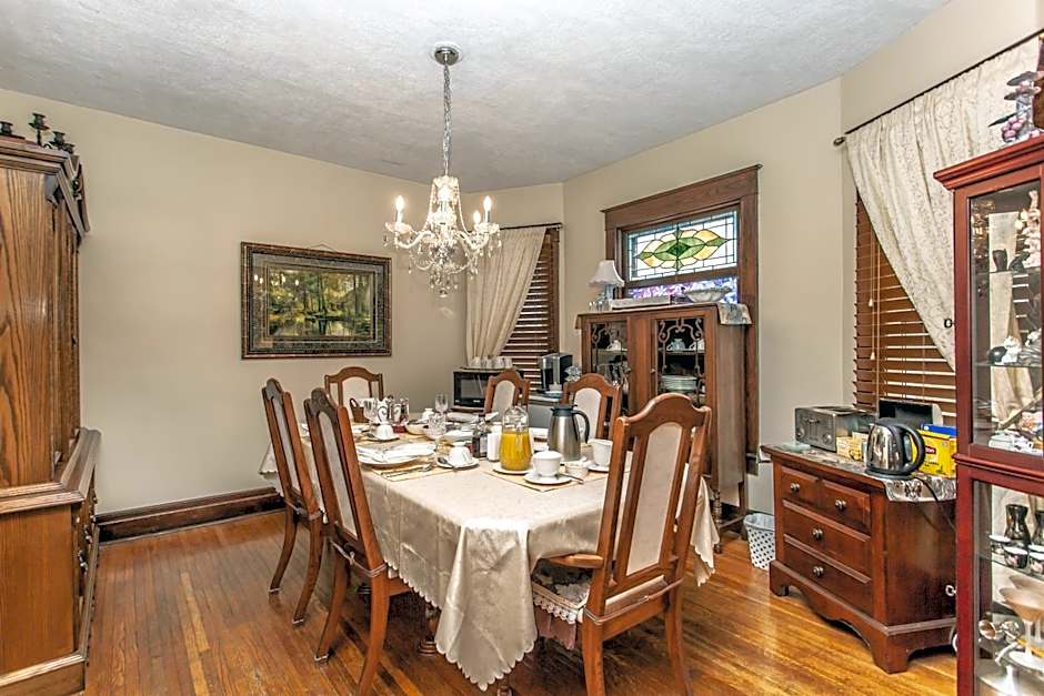 Ambiance By The Falls B&B