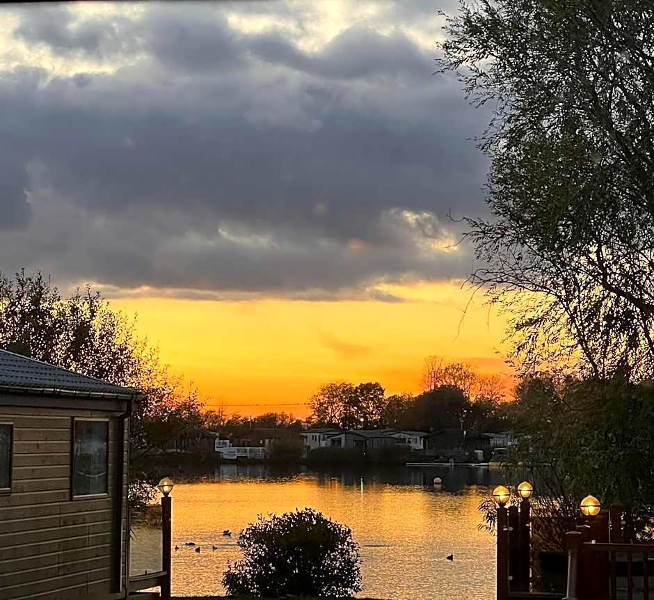 Hot Tub Breaks at 35 Merlin Point Tattershall