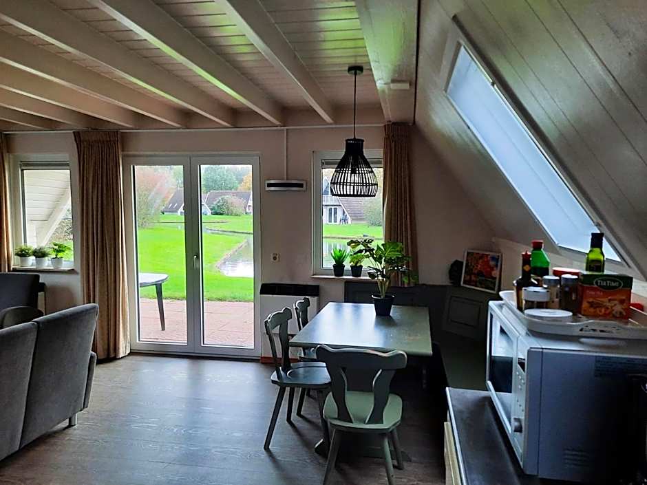 De Vecht, 124 - centraal gelegen aan vijver