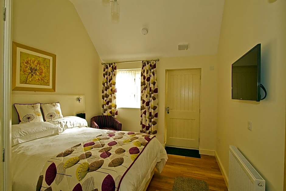 Meals Farm - Courtyard Room