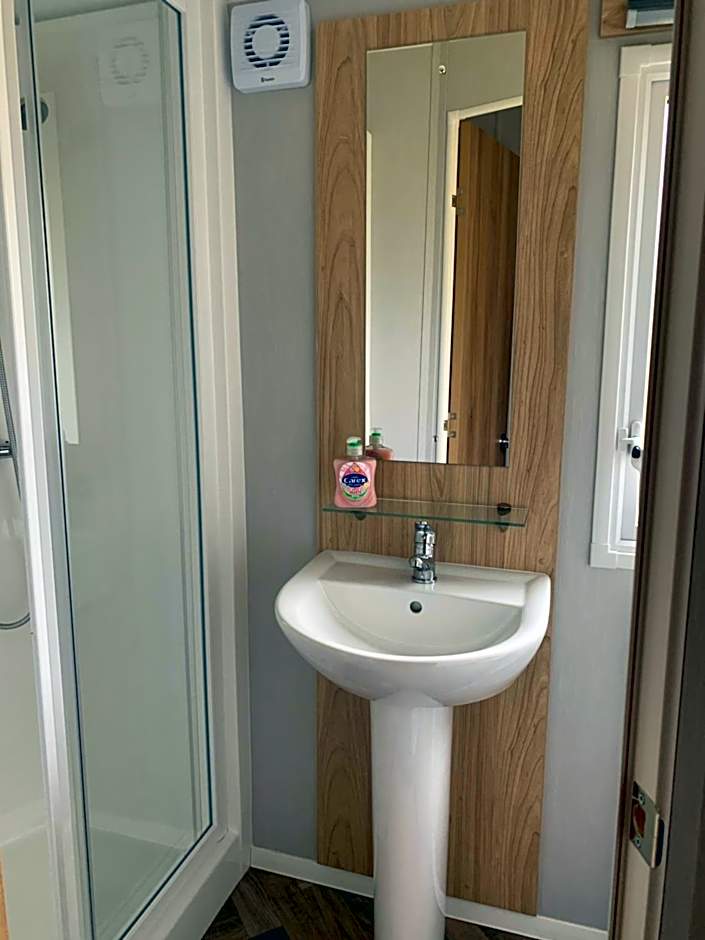 The Castleton Sea View 13