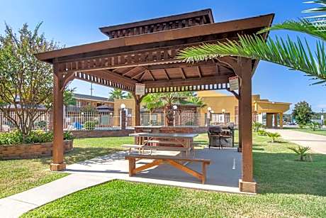 Super 8 by Wyndham Tyler TX