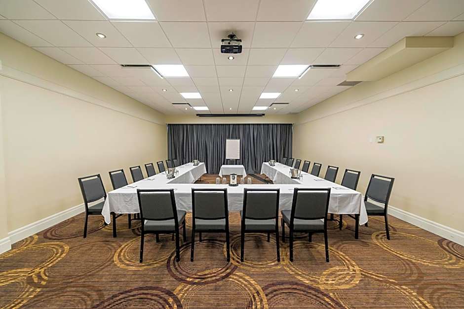 Hotel & Suites Le Dauphin Drummondville