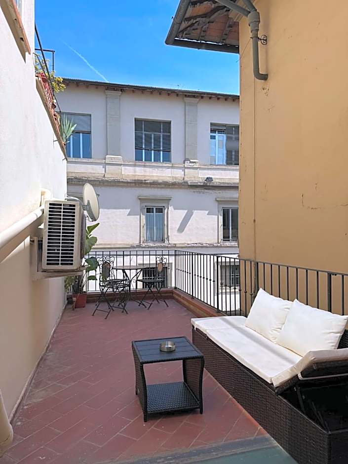 Mini casa con terrazzo in centro