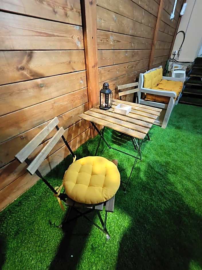 Michael's- A Lovely Studio Apartment