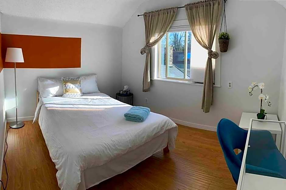 Westside Pool Home-8 min to Downtown, Yard Parking