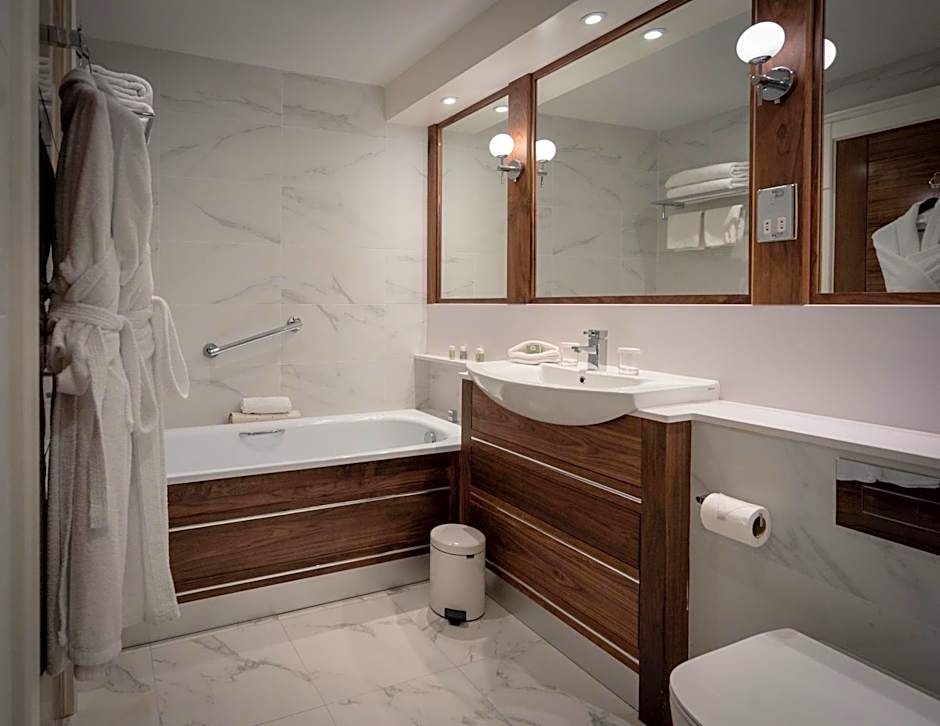 The Lakeside Hotel & Leisure Centre