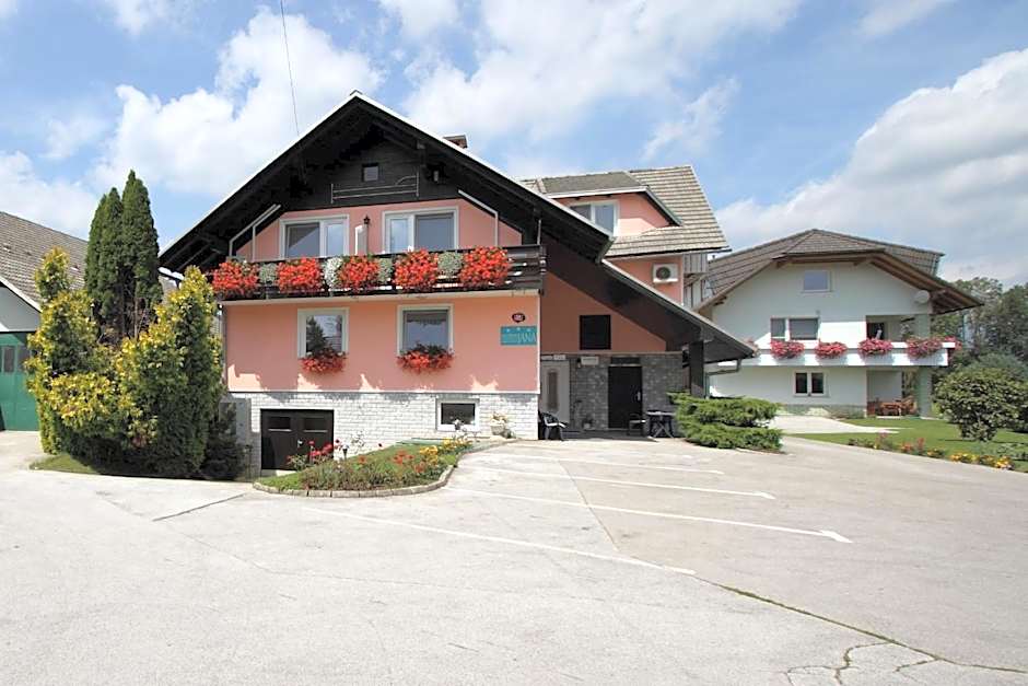 Rooms & Apartments Jana