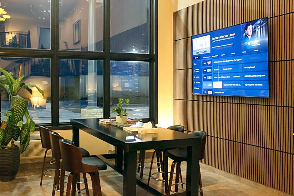 Alliance Hotel & Suites, a Howard Johnson by Wyndham