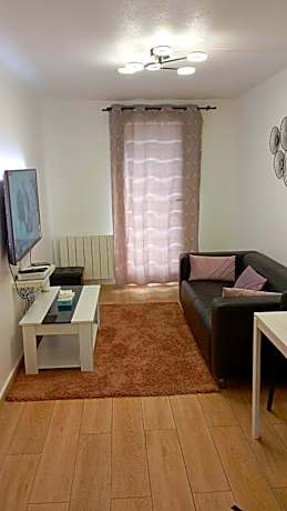 Noxio - Chambre Privative avec salon et cuisine pouvant être partagés avec la 2ème chambre