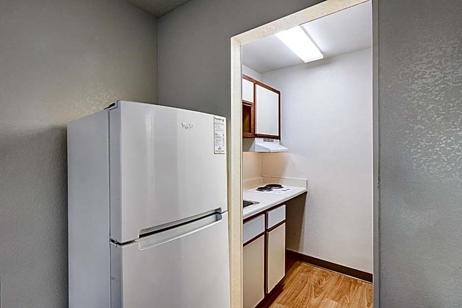 HomeTowne Studios by Red Roof Atlanta - Lawrenceville