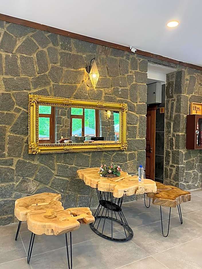 Teona Bungalow & Restaurant