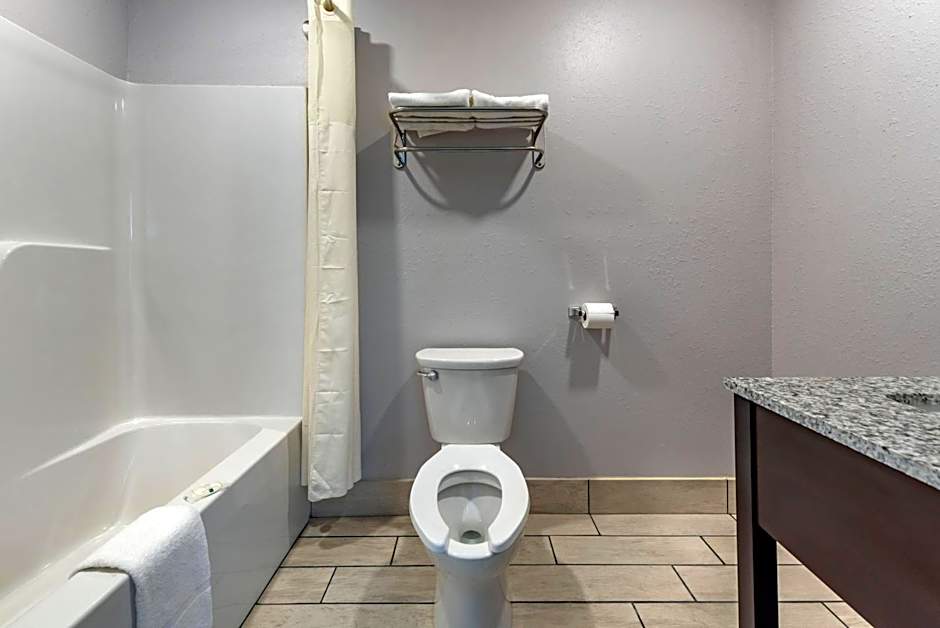 Quality Inn & Suites Evansville Downtown