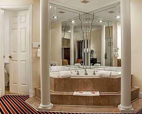 King Suite - Non-Smoking