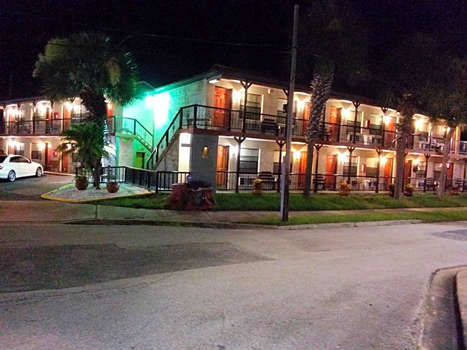 Merida Inn & Suites