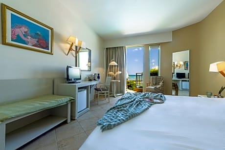 Superior Double Room with Sea View and Sharing Pool