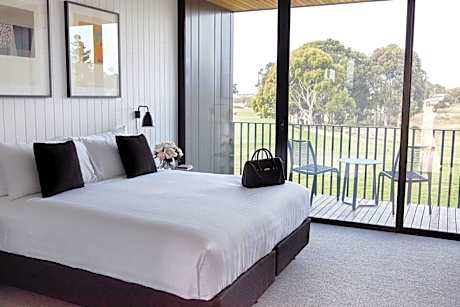 Premium Fairway View Suite