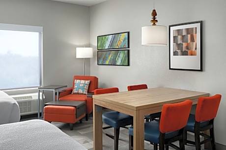 Studio with Two Queen Beds - Hearing Accessible