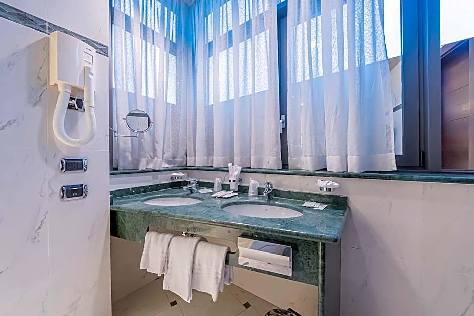 Dado Hotel International