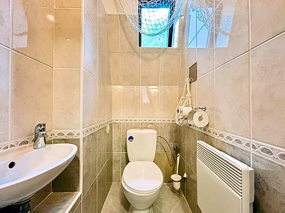 Pirate Family, Theme Room, Free Parking