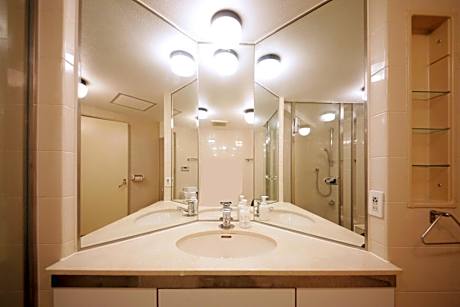 Deluxe Room (Three Double Beds) with Kitchen - Non-Smoking - No Cleaning for Consecutive Night Stays