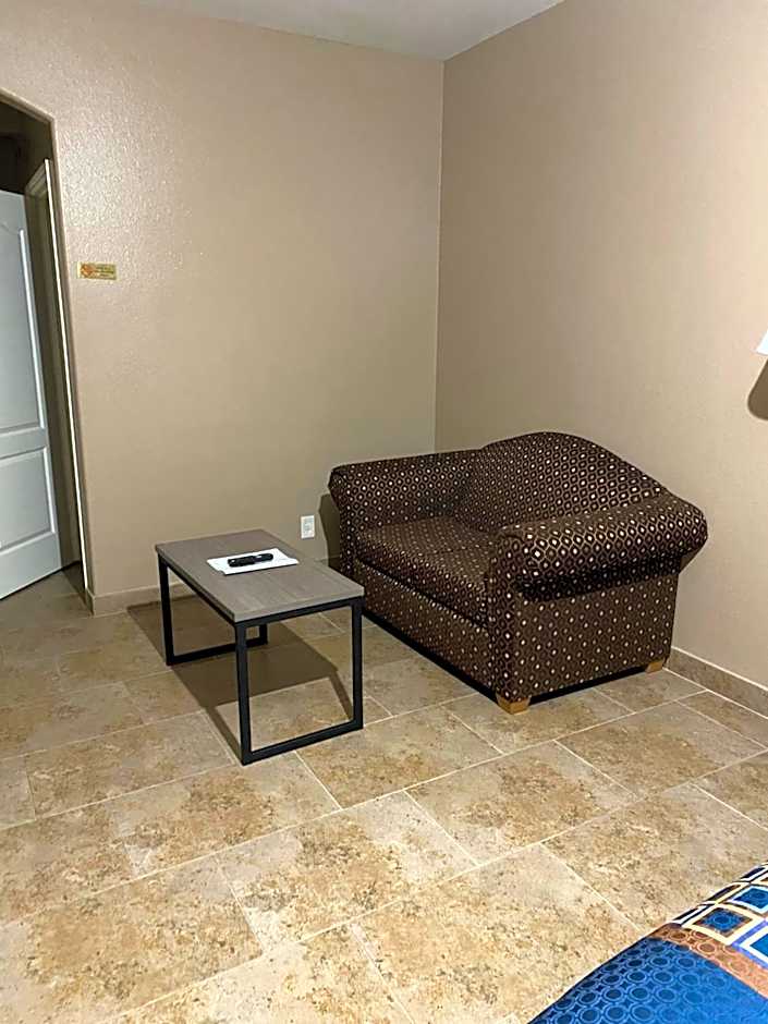 Los Fresnos Inn and Suites