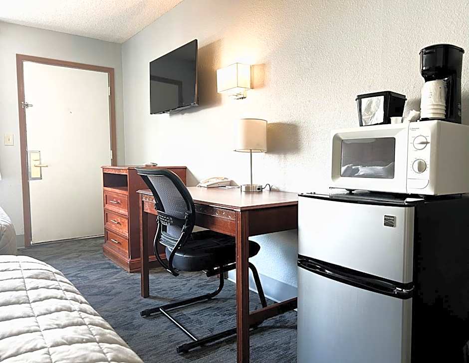 Travelodge by Wyndham Lincoln South