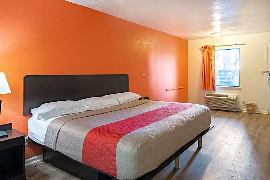 Motel 6-Portsmouth, VA