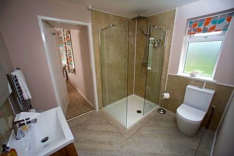 Deluxe Double Room with Shower