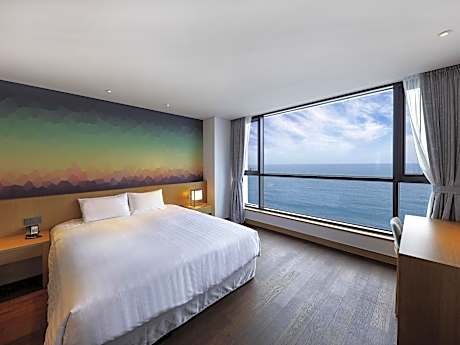 Superior Suite - Partial Ocean View