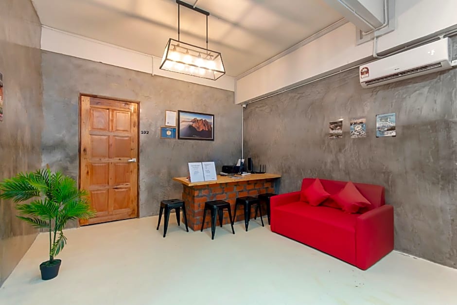 OYO 43993 Madsuite